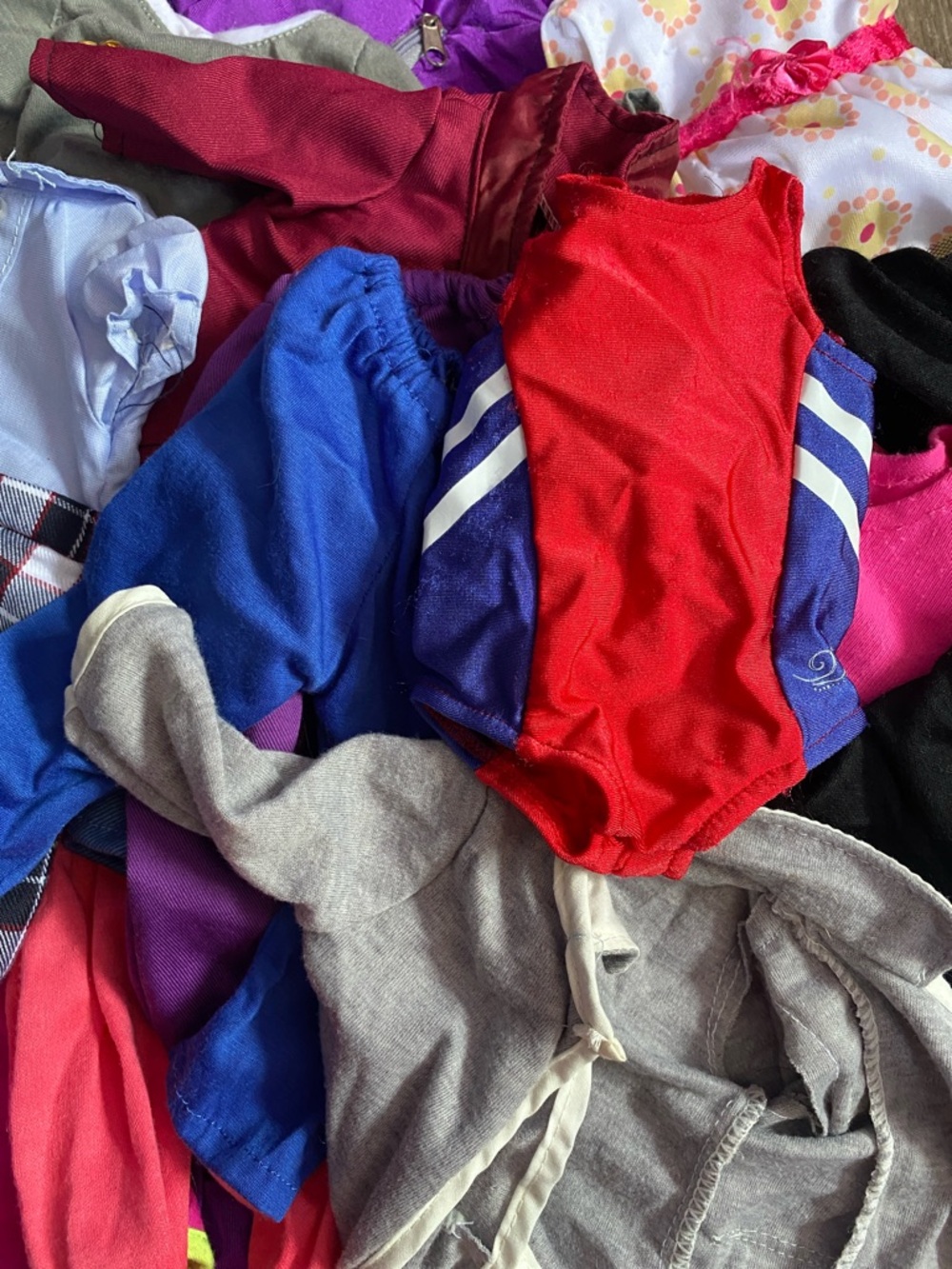 26 Pieces of AE girl clothes and Our Generation - bundle #1